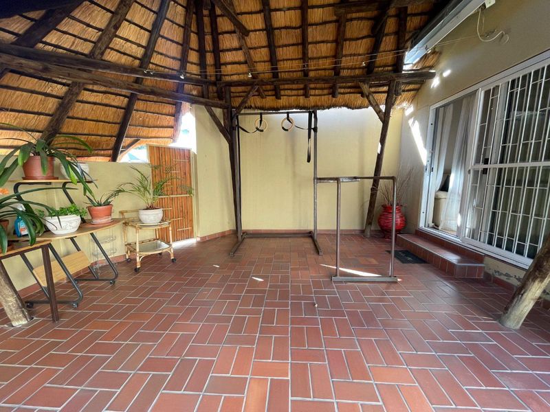 3 Bedroom ALL ONE ONE LEVEL townhouse for sale - Photo 6