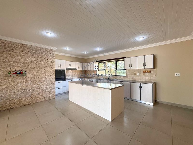 Spacious Family Home on a Large Erf in Meersig - Photo 9