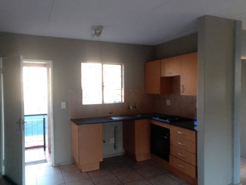 Apartment Flat for Rent in Park Square Klippoortjie Boksburg - Photo 4