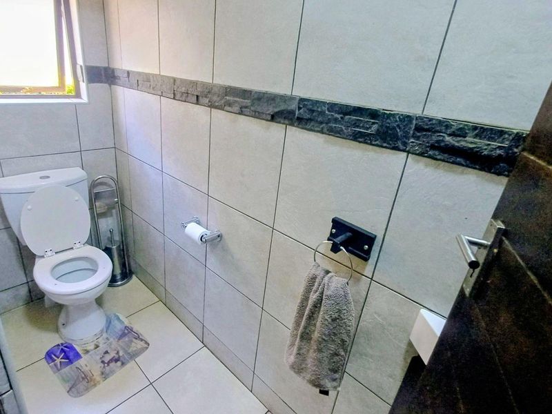 Modern, double storey cluster in secure estate - Photo 6