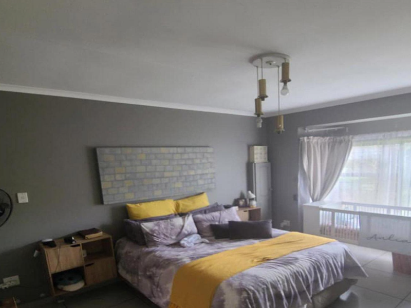 Spacious Sectional Title Home in Rotterdam Gardens - Photo 8