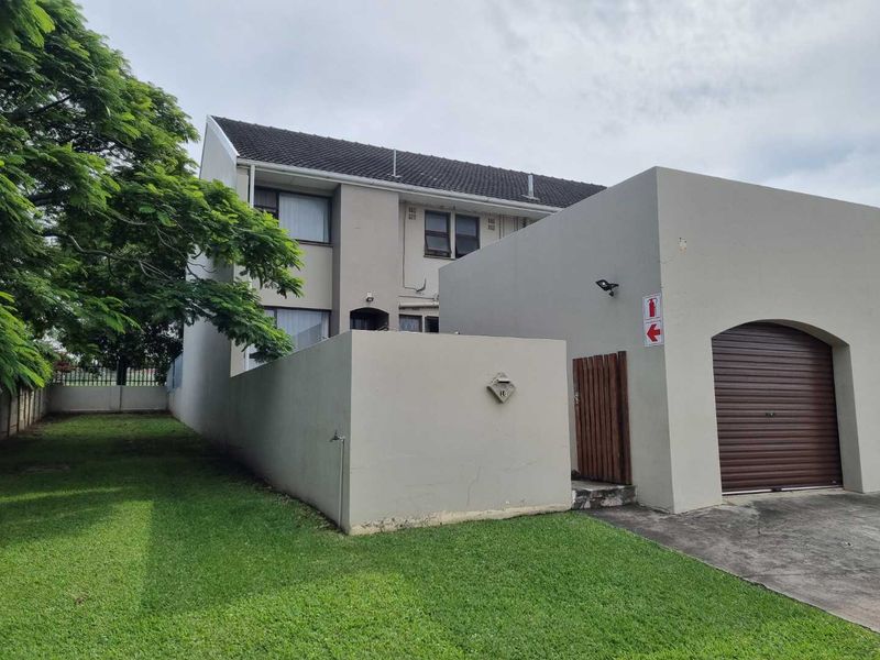 Well Positioned, Corner Apartment  In Beacon Bay - Photo 2