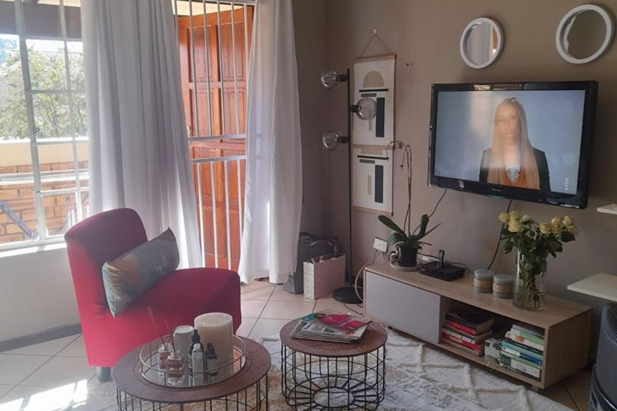 Discover Your Perfect Home in Roodepoort Honeypark Today - Photo 4