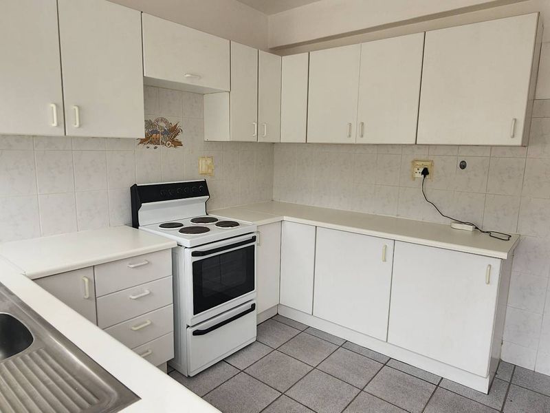 Neat 3 bedroom townhouse with garden - Benoni Central - Not pet friendly - Photo 3