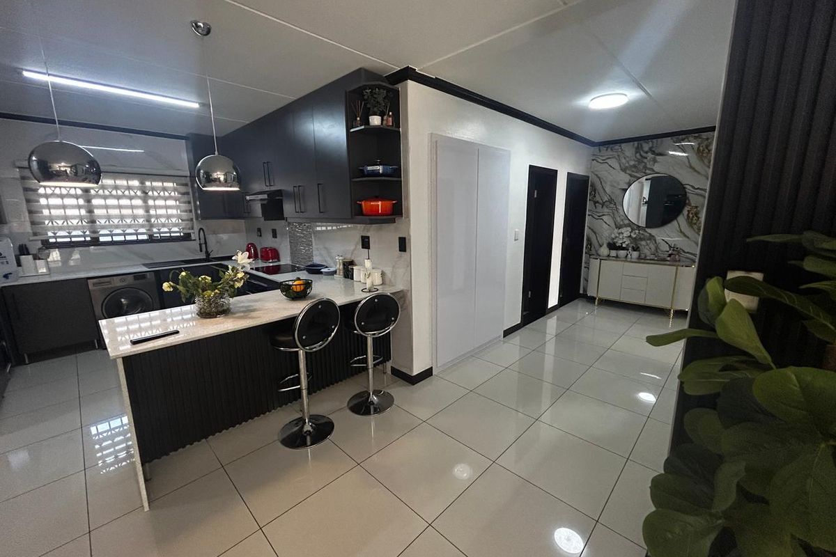 Where luxury meets comfort and security in the heart of Midrand. - Photo 5
