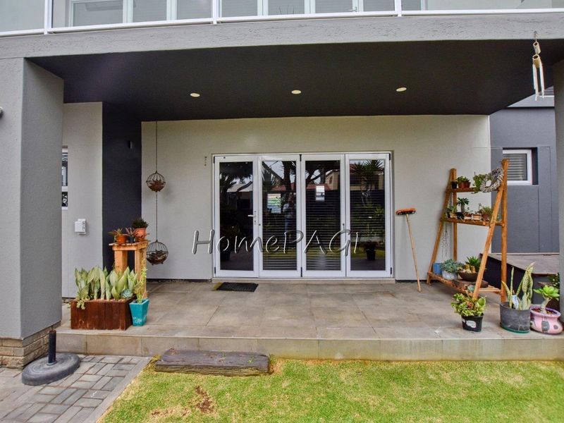 Lagoon, Walvis Bay:  Upmarket 3 Bedr Home with 2 Bedr flat is for Sale - Photo 4