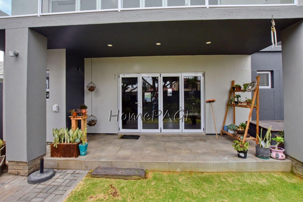 Lagoon, Walvis Bay:  Upmarket 3 Bedr Home with 2 Bedr flat is for Sale - Photo 4