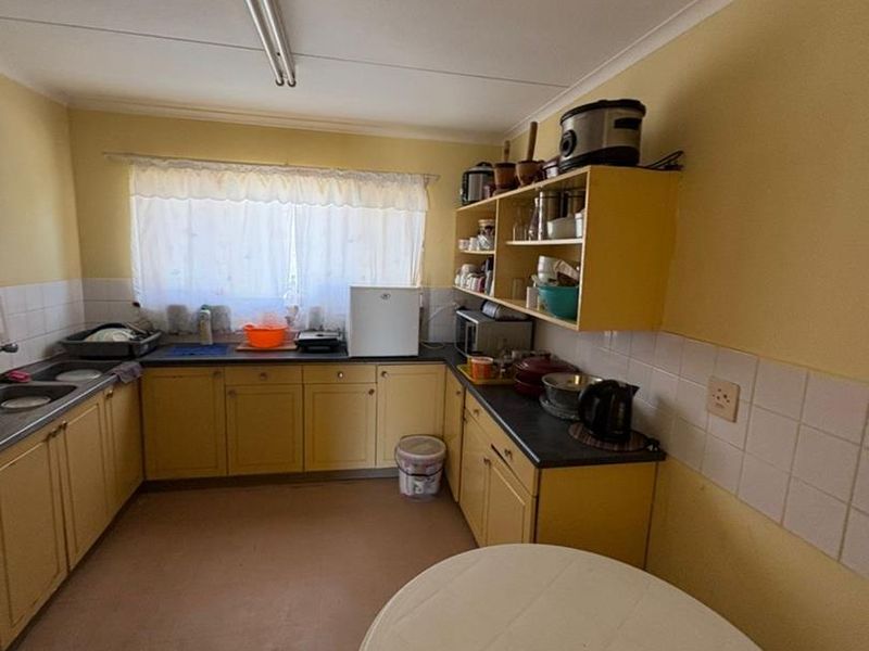 3 Bedrooms House For Sale - Photo 7