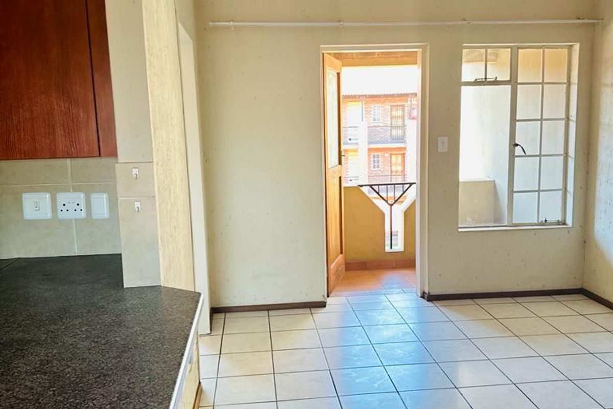 Top Floor 2 Bedroom Apartment for Sale - Photo 4