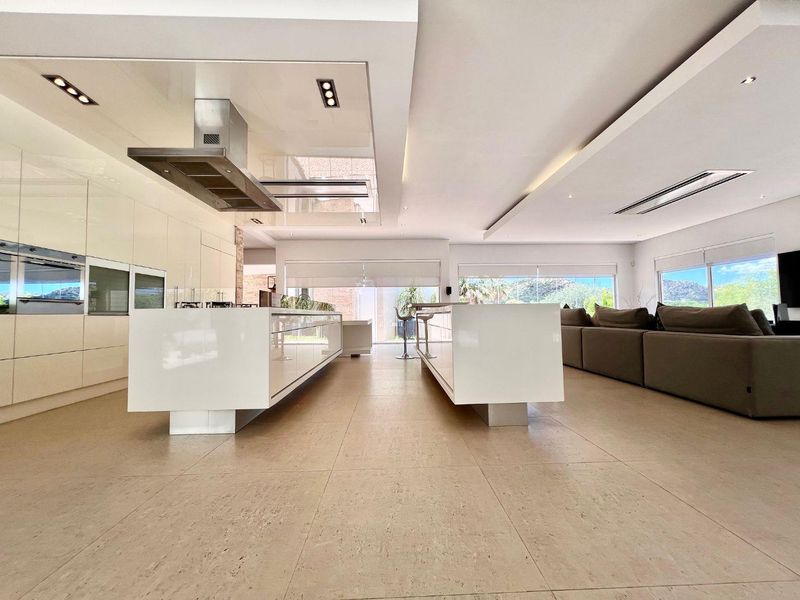 Luxury 4 Bedroom House For Sale in Klein Windhoek - Photo 6