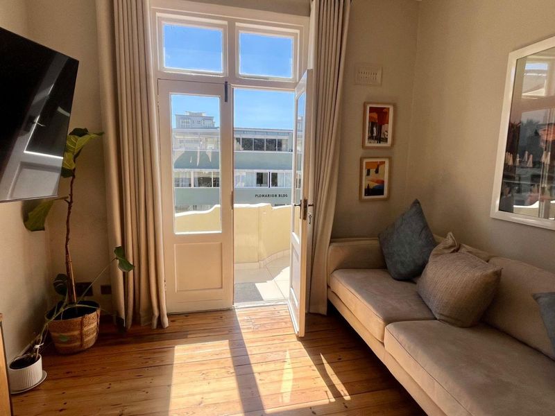 Top Floor Corner Apartment in Sea Point - Photo 4