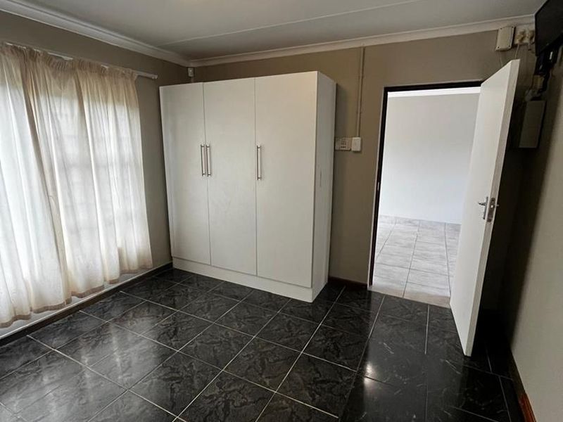 Immaculate 1 Bedroom in Sherwood - Photo 10