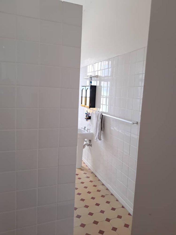 main bebroom en-suit w/c