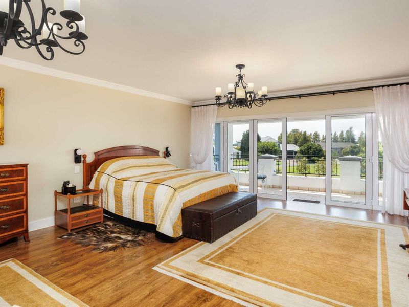 Outstanding North-Facing Four-Bedroom Home Bordered by Val de Vie Estate’s Nature Reserve in a Cul-de-Sac - Photo 8