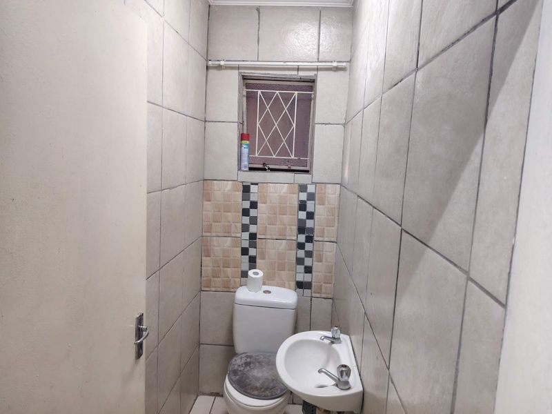 3-Bedroom Ground Floor Unit in Oakwood Complex Benoni – Excellent Value for Families or Investors - Photo 10
