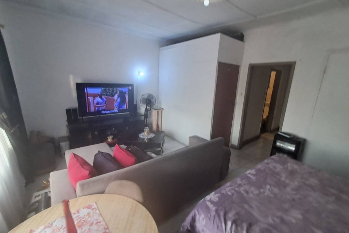 An Apartment  In Pretoria West - Photo 3