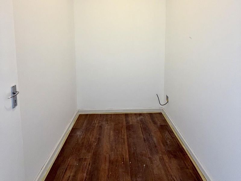 large industrial styled apartment - Photo 8