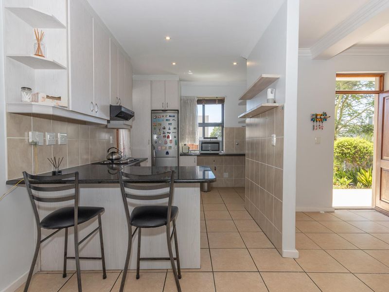 3 Bedroom Duplex with Views - Photo 7