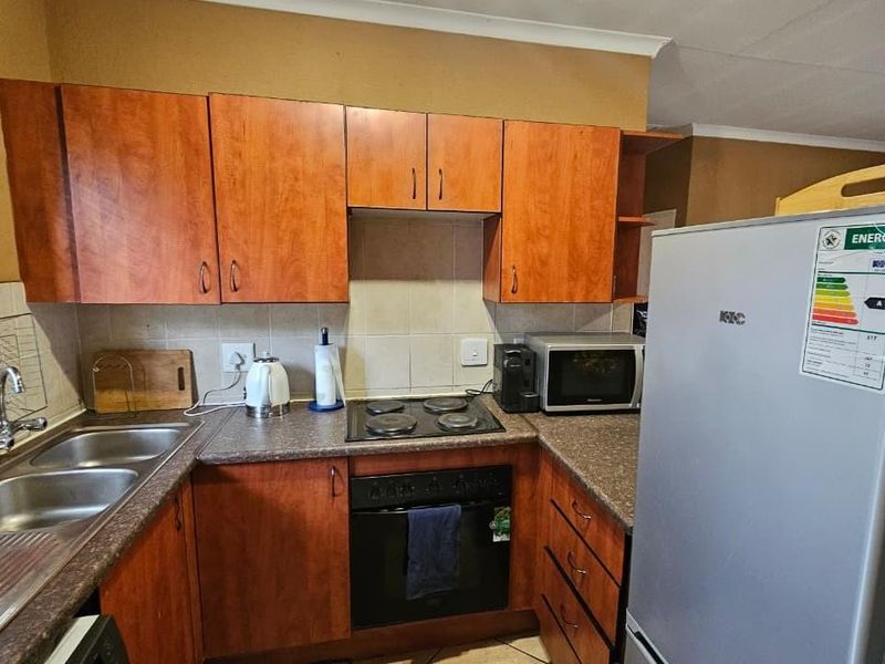 Affordable First-Floor Apartment with Balcony Braai & 24-Hour Security - Photo 3