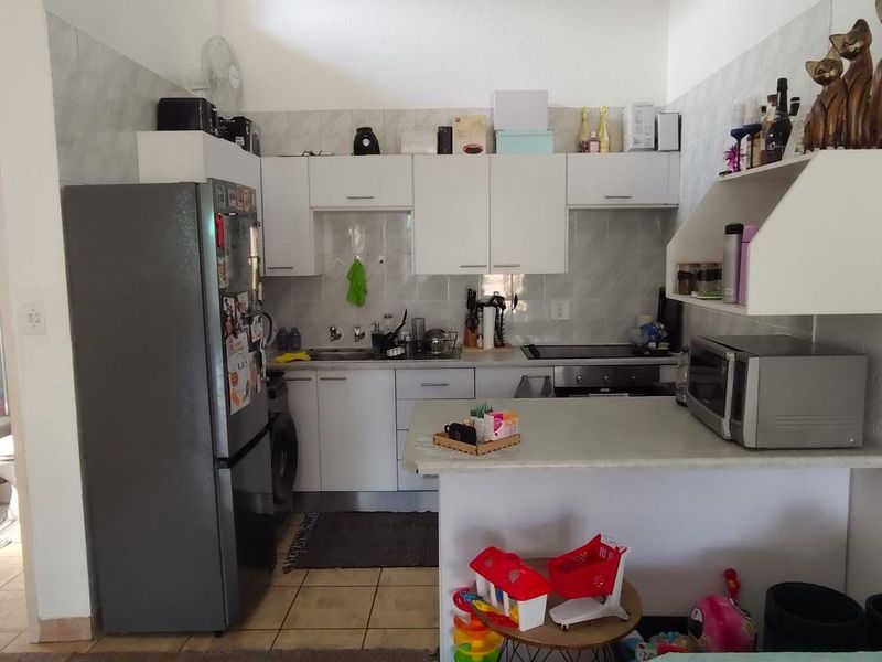 Sought After Complex Offers Neat 2 Bedroom Simplex - Photo 3