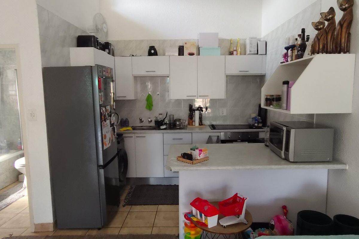 Sought After Complex Offers Neat 2 Bedroom Simplex - Photo 3