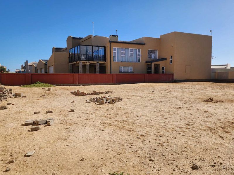 Located in the " Blou Mure" area in Henties Bay. - Photo 7