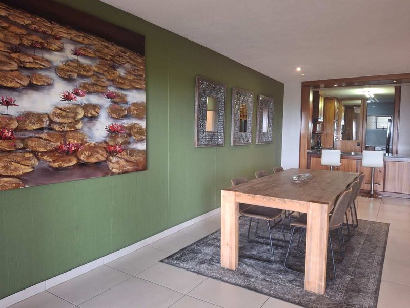 A BEAUTIFULLY FURNISHED THREE BEDROOM APARTMENT - Photo 2