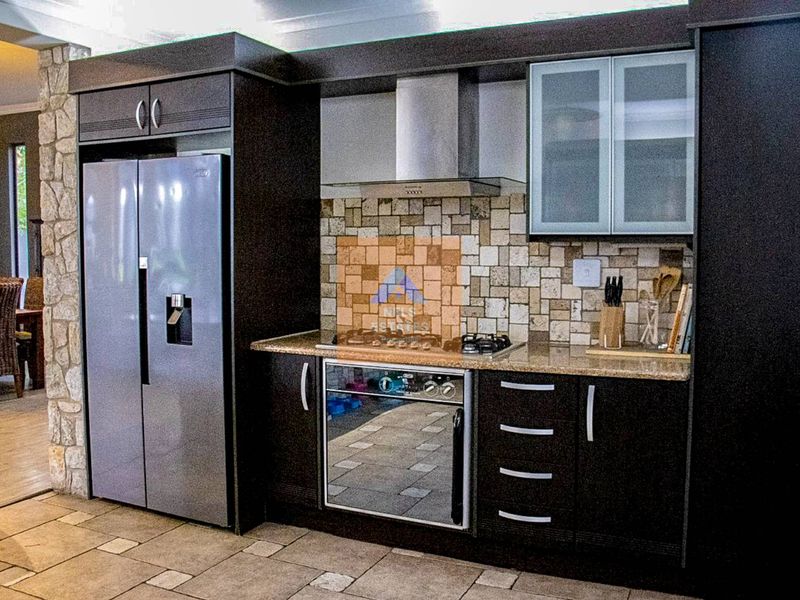 Stylish Home For Sale in Ocean View, Swakopmund - Photo 5