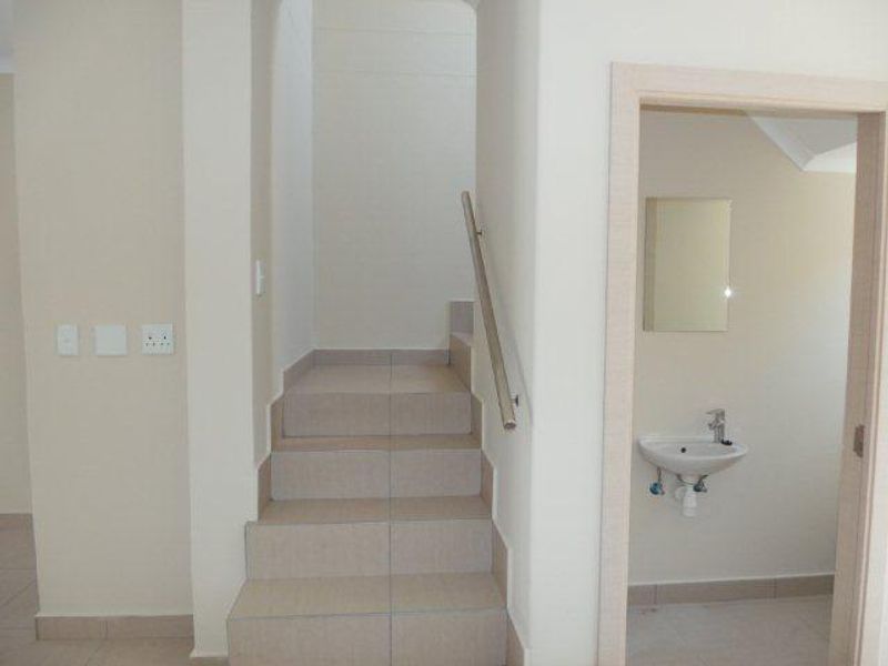 Duplex Town House walking distance to schools - Photo 4