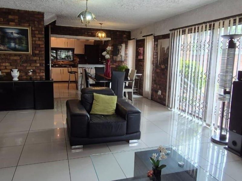 4 Bedroom House for Sale in Moorton Chatsworth. - Photo 6