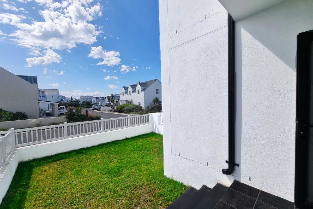 Discover Your Coastal Haven at Endeavour - Photo 4