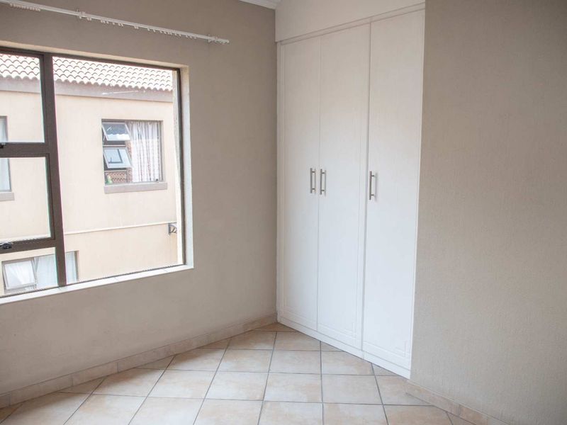 Exceptional Duplex 3 Bedroom Townhouse for Sale - Comfort-  Stylish - Photo 9