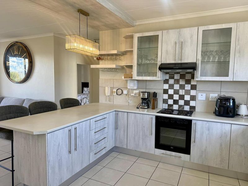 2 Bedroom Townhouse TO LET in Kleine Kuppe - Photo 2