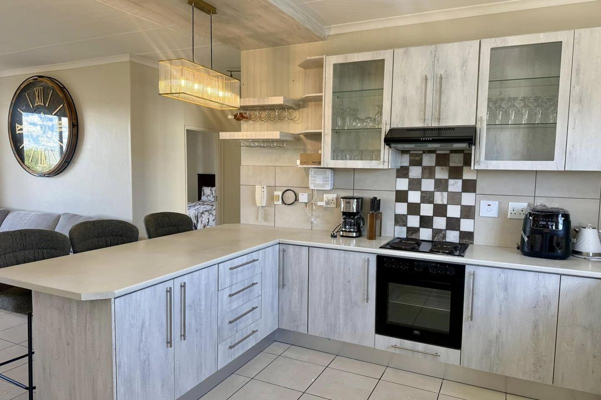 2 Bedroom Townhouse TO LET in Kleine Kuppe - Photo 2