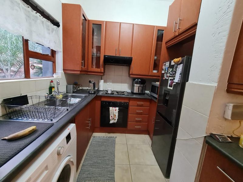 **Exquisite 2-Bedroom apartment with scenic golf course views** - Photo 3