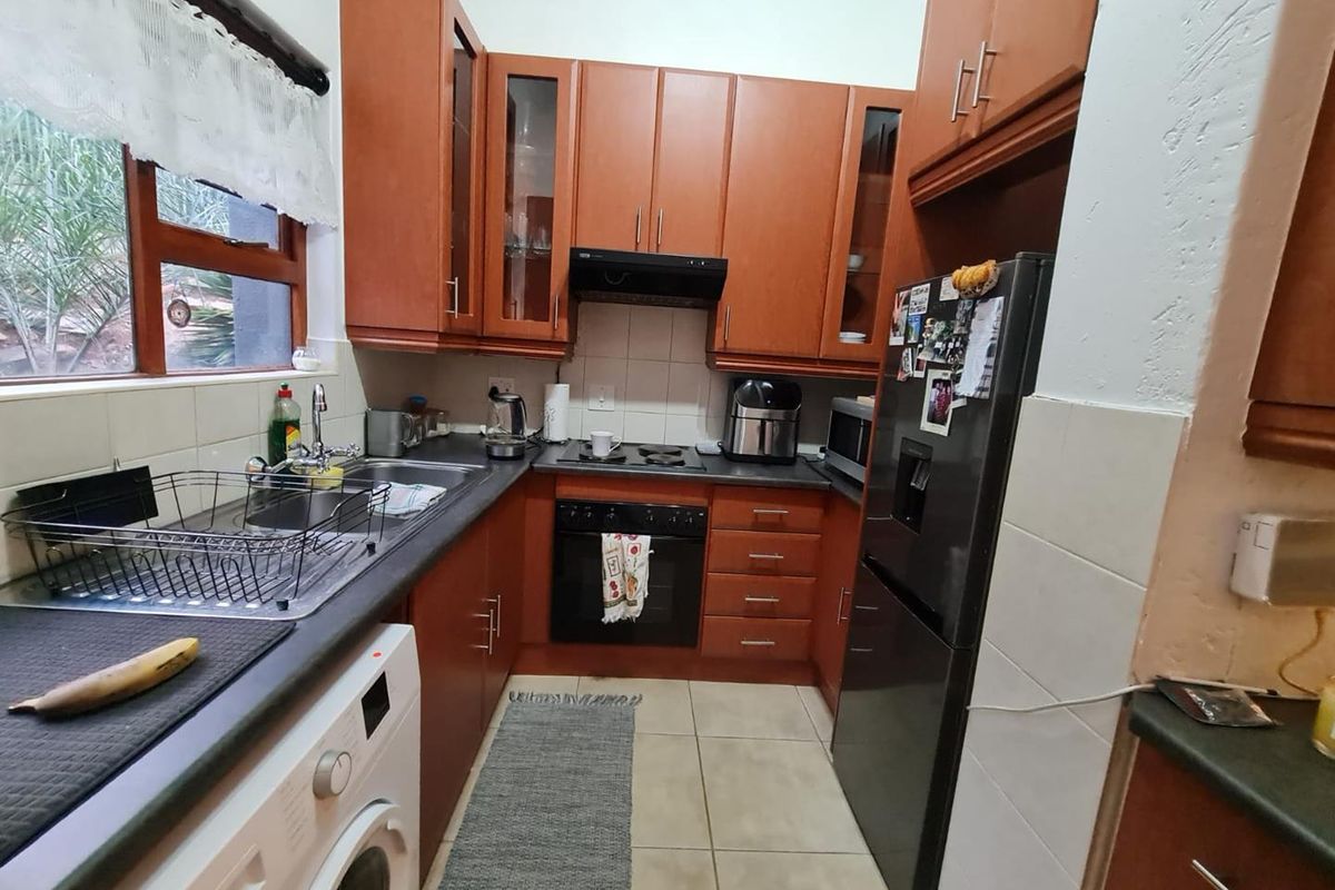 **Exquisite 2-Bedroom apartment with scenic golf course views** - Photo 3