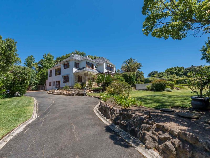 GAYLEIGH - A LANDMARK HERITAGE HOME BOASTING TIMELESS ELEGANCE - Photo 2