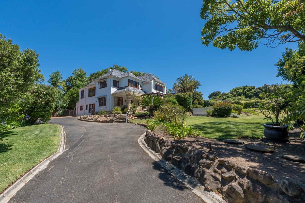 GAYLEIGH - A LANDMARK HERITAGE HOME BOASTING TIMELESS ELEGANCE - Photo 2