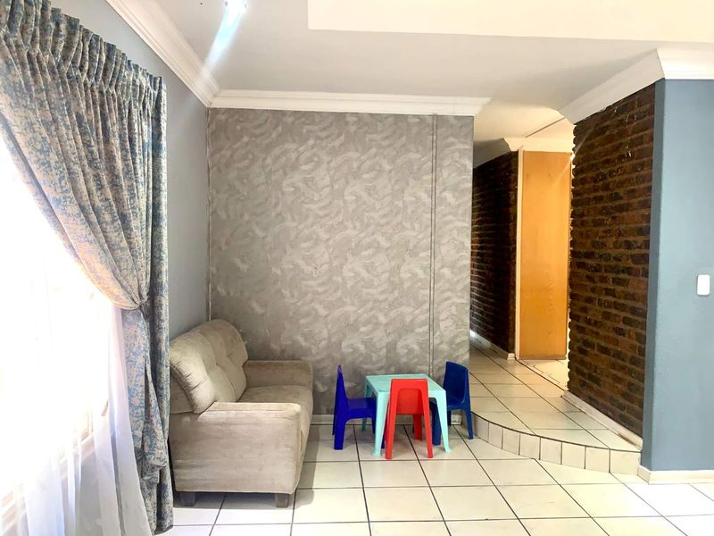 Exquisite Family Home with a Potential Flatlet in Fauna - Photo 8