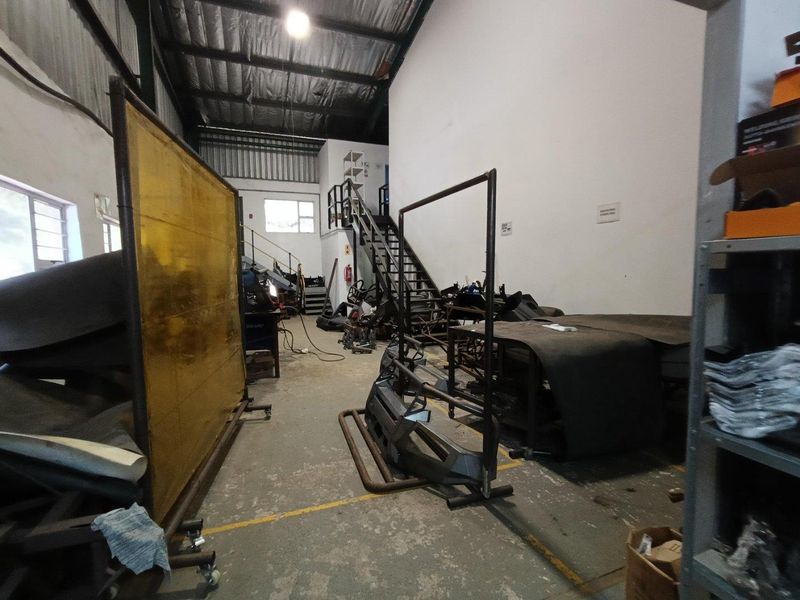 151m2 - Warehouse To Let | Westmead - Photo 2