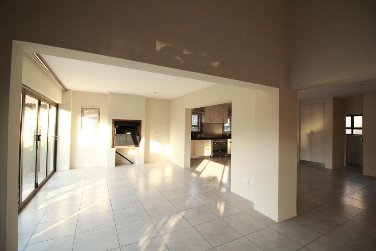 Elegant Family Living in a Quiet Cul-de-Sac | Blue Valley Golf Estate - Photo 3