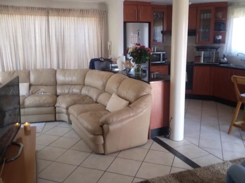 Two-Bedroom Cluster for Sale with Spacious Convertible Loft - Photo 4