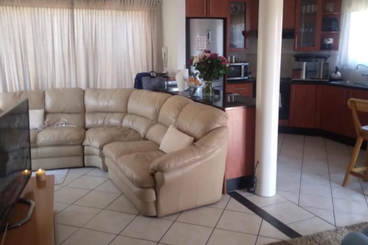 Two-Bedroom Cluster for Sale with Spacious Convertible Loft - Photo 4