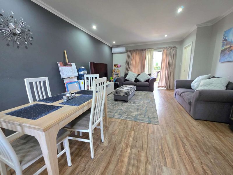 2 Bedroom with 2 Bathrooms on the First Floor For Sale in Emberton Estate. - Photo 3