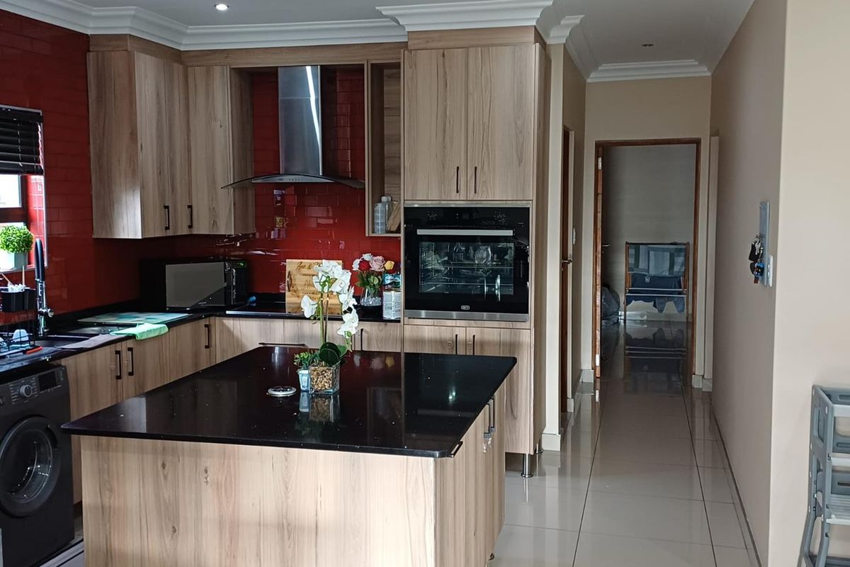 Flexible Layout Home Ideal for Airbnb or Large Families - Photo 3