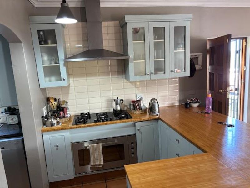 Exquisite property for the discerning young family or professional couple! - Photo 10