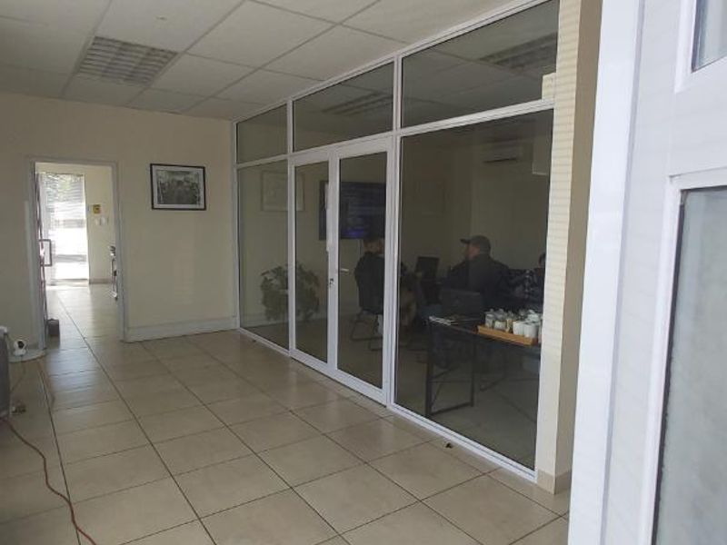 Warehouse/office facility to let in Newton Park - Photo 3