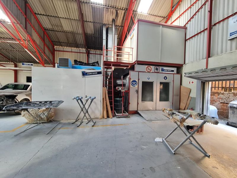 Unlock Opportunity: Versatile Warehouse in New Centre - Photo 10