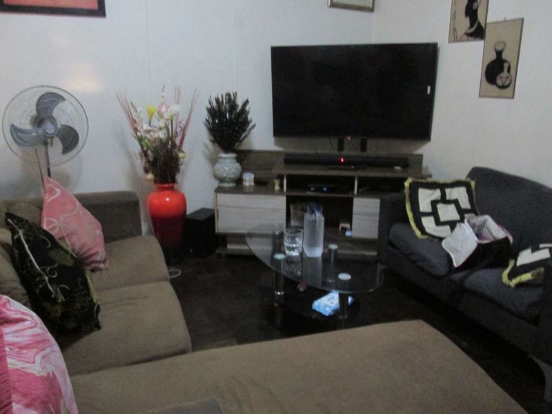 BEAUTIFUL BACHELOR WITH A BALCONY FOR SALE IN PRETORIA CENTRAL - Photo 7