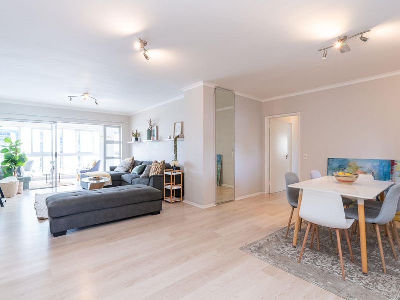 Spacious 3 bedroom Sea Point - Photo 2